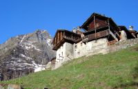 Rifugio Alpenzù - Gressoney Saint Jean Valle d'Aosta - vista del borgo