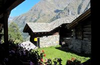 Rifugio Alpenzù - Gressoney Saint Jean Valle d'Aosta - primavera in montagna